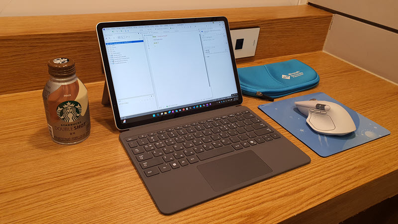 사진: 마우스 + MVP 로고 파우치 / 마우스 패드 구성샷